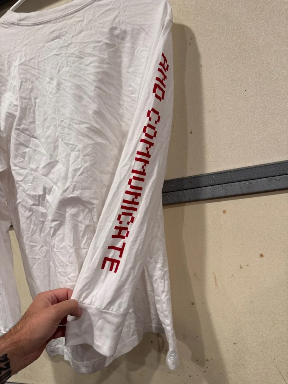 True Religion White Long-Sleeve Tee Red Sleeve Graphics Play Nice‎ Communicate